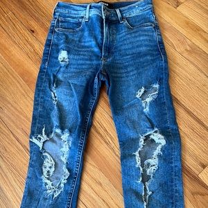 Ripped skinny jeans (high waisted)